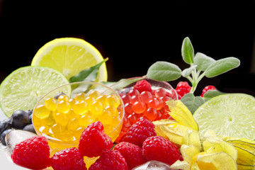 früchte und boba perlen auf eis