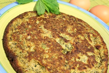 frittata con foglie di menta ed erbe aromatiche