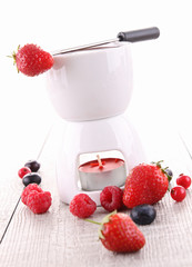 chocolate fondue with fruits