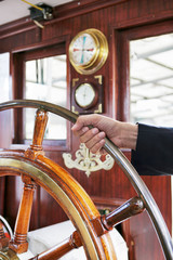 Hand am Steuer