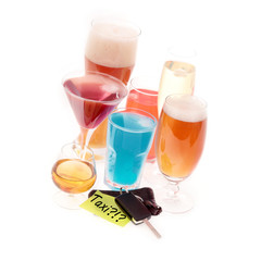Alkohol und Autoschlüssel mit Notizzettel Taxi!!!