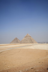 Fototapeta na wymiar Niezwykły widok na piramidy w Kairze Egypy