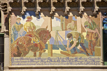 Mosaik am Hospital de la Santa Creu in Barcelona