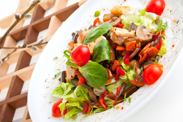 salad with mushrooms and chicken