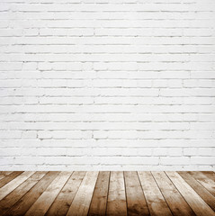 Innenraum mit Ziegelmauer