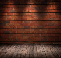 Innenraum mit brauner Ziegelmauer