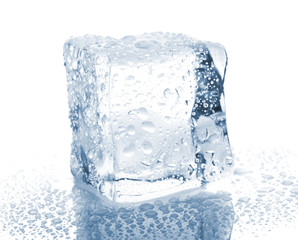 Obraz na płótnie Canvas Ice cube with water drops