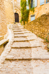 Fototapeta na wymiar Kamienny Mur Steps Gordes Wioska