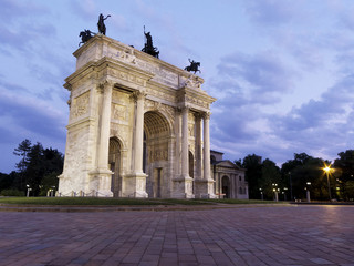 Fototapeta na wymiar Arco Della Pace, Mediolan, Włochy.