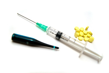 Fototapeta premium Syringe, tablets and ampoule