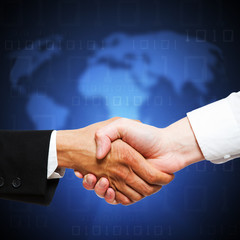 Handshake vor Weltkarte