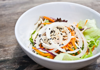 a bowl of fresh vegetable salad,side dish, onion,cabbage,carot,s