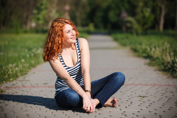Fototapeta na wymiar beautiful happy young woman in the park