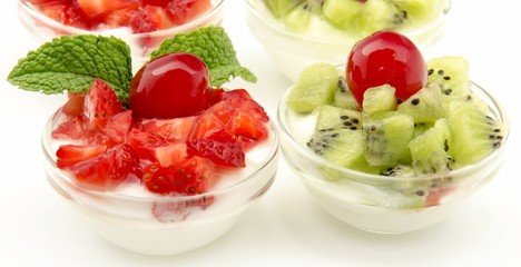 Yogur con fresas y kiwi