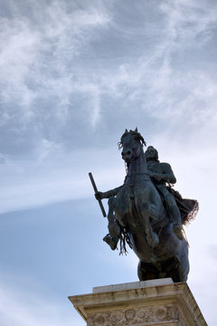Felipe IV monument