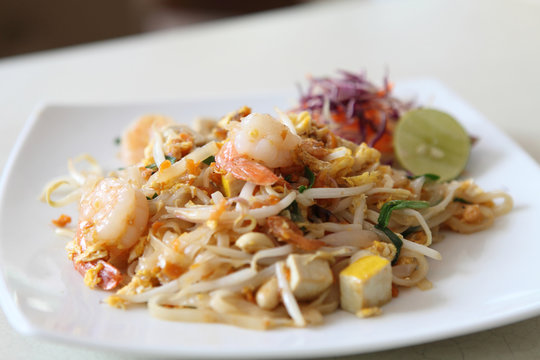 Thai food padthai