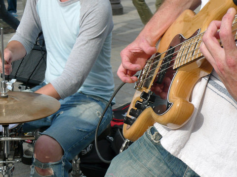bassiste en action