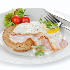 Spiegelei mit Bauchfleisch