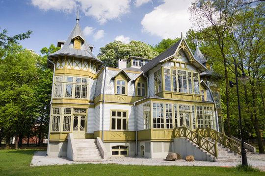 Fototapeta Green wooden house in Lodz