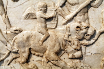 Obraz premium Cupidon avec lyre sur le dos d'un tigre.