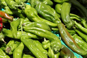 Poivrons longs au marché