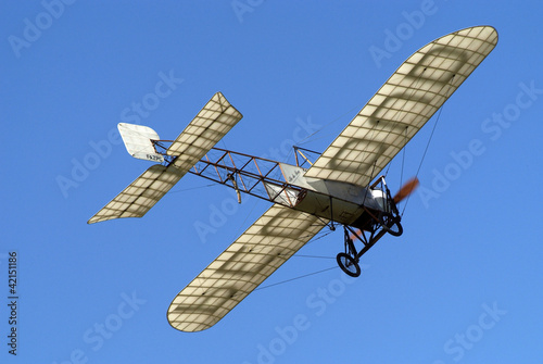 "avion ancien" photo libre de droits sur la banque d