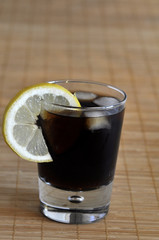 Cola mit Zitrone
