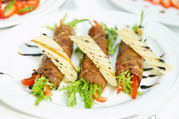 Meat rolls with arugula