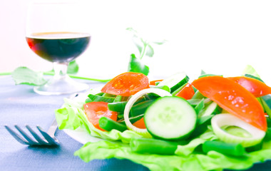 	Fresh salad with tomatoes, french bean and cucumbers