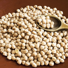 Chickpeas with wooden spoon