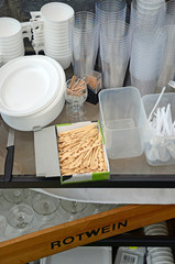 Plastikgeschirr
