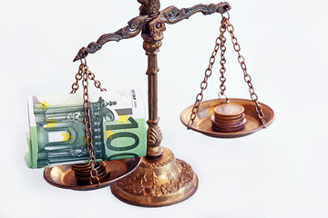 Den Euro in die Waagschale werfen