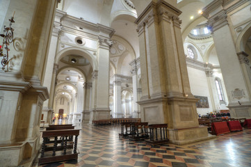 Fototapeta na wymiar Wnętrze Basillica św Giustina, Padwa, Włochy