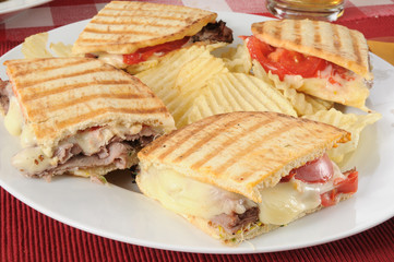 Grilled roast beef panini with potato chips