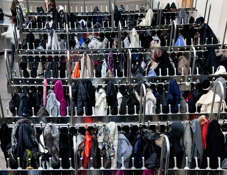 Storage of clothing in wardrobe