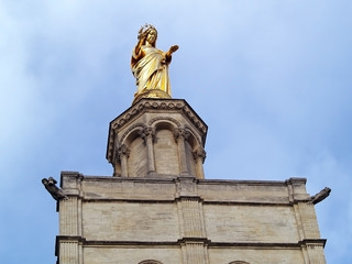 Fototapeta na wymiar Maryja posąg w Awinionie, Pałac Papieży 