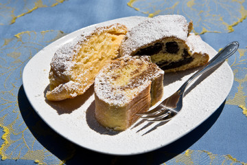 Nuss-, Mohn- und Topfenstrudel