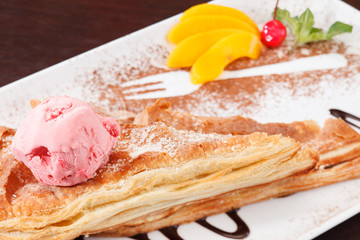 apple strudel with  ice cream