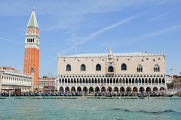 Fototapeta na wymiar Spacer w Wenecji