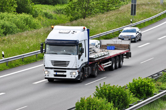 Schwertransport auf der Autobahn