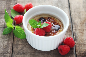 Crème Brûlée with Raspberries