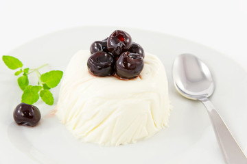 panna cotta con amarene sciroppate