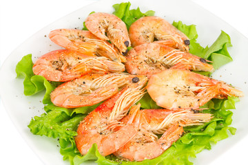 shrimp  a green salad on the plate