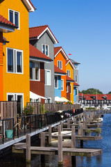 Fototapeta na wymiar Colored houses near the water