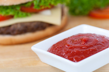 Ketchup mit Burger