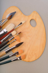 artist's palette and brashes
