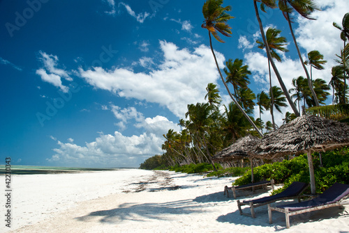 Fisherman on the Beach at Low Tide, Zanzibar, Tanzania бесплатно