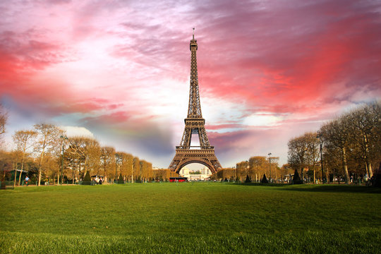 Fototapeta Eiffel Tower with park in  Paris, France