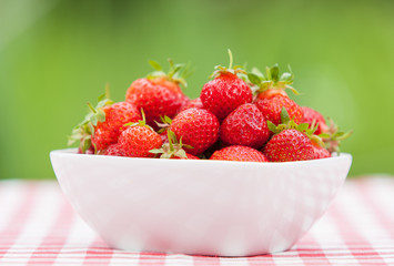 Erdbeeren in Schale