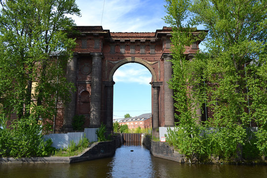 Water Gate Of New Holland Island